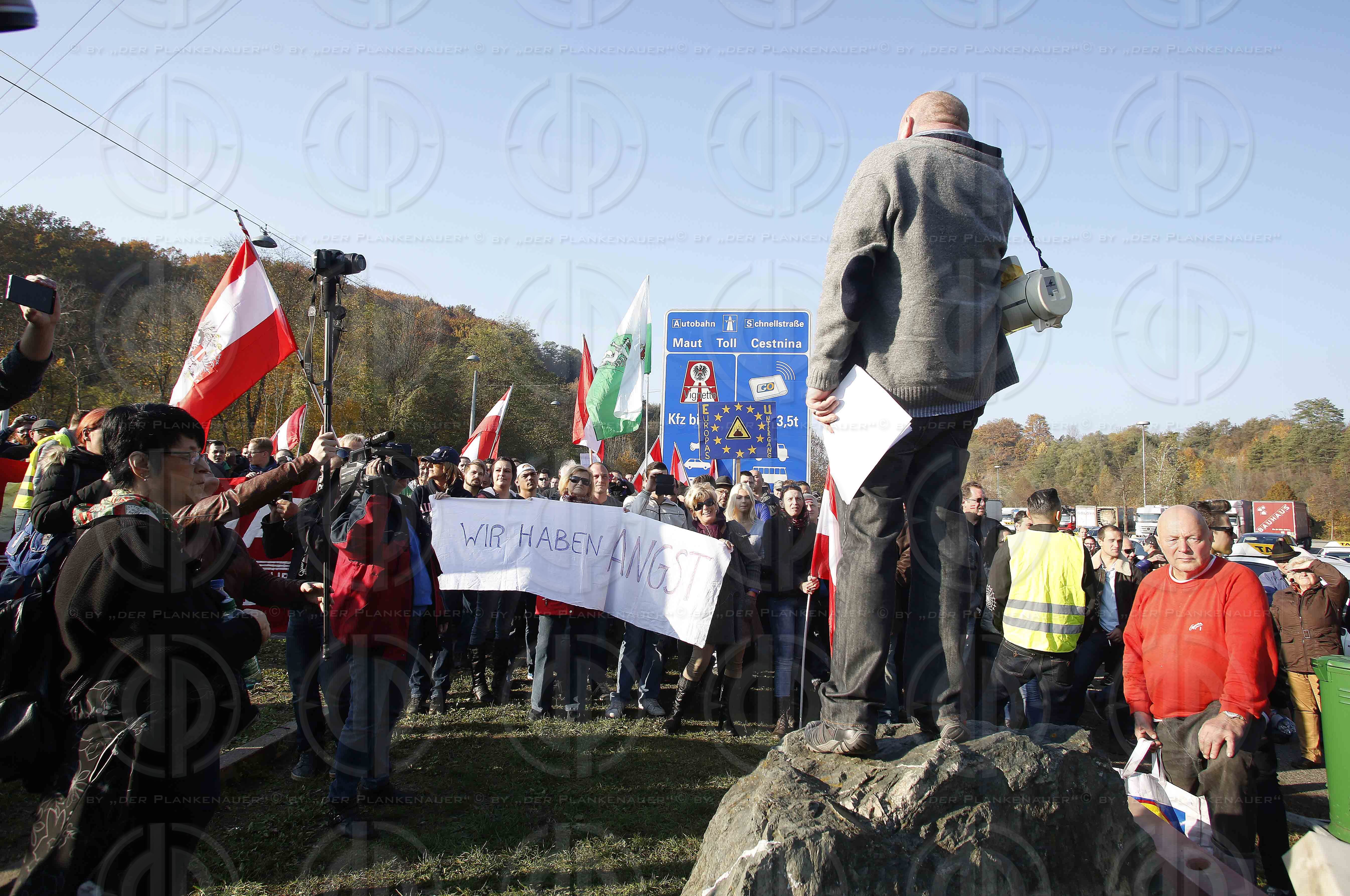 Demo gegen Fluechtlinge in Spielfeld