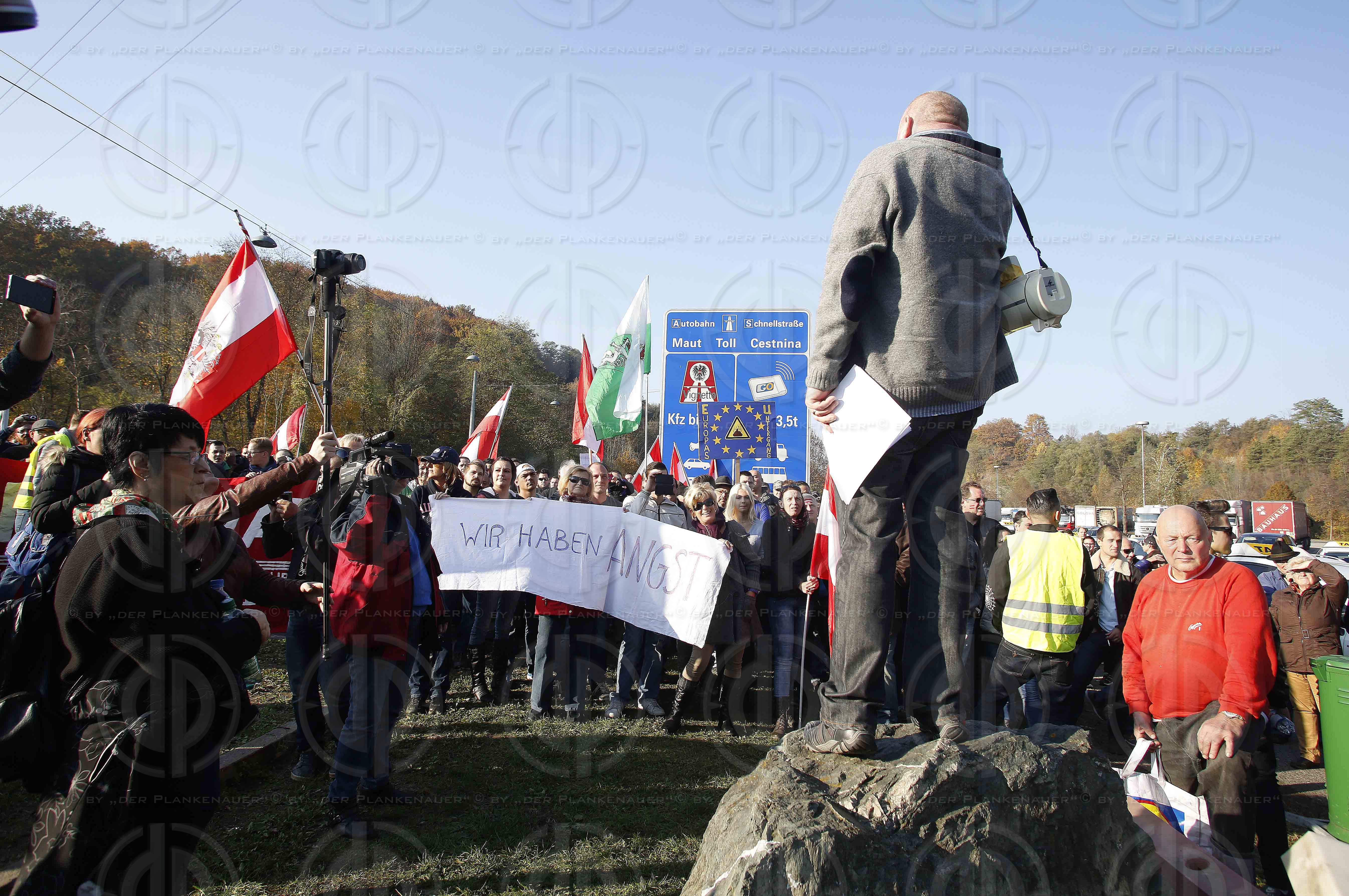 Demo gegen Fluechtlinge in Spielfeld