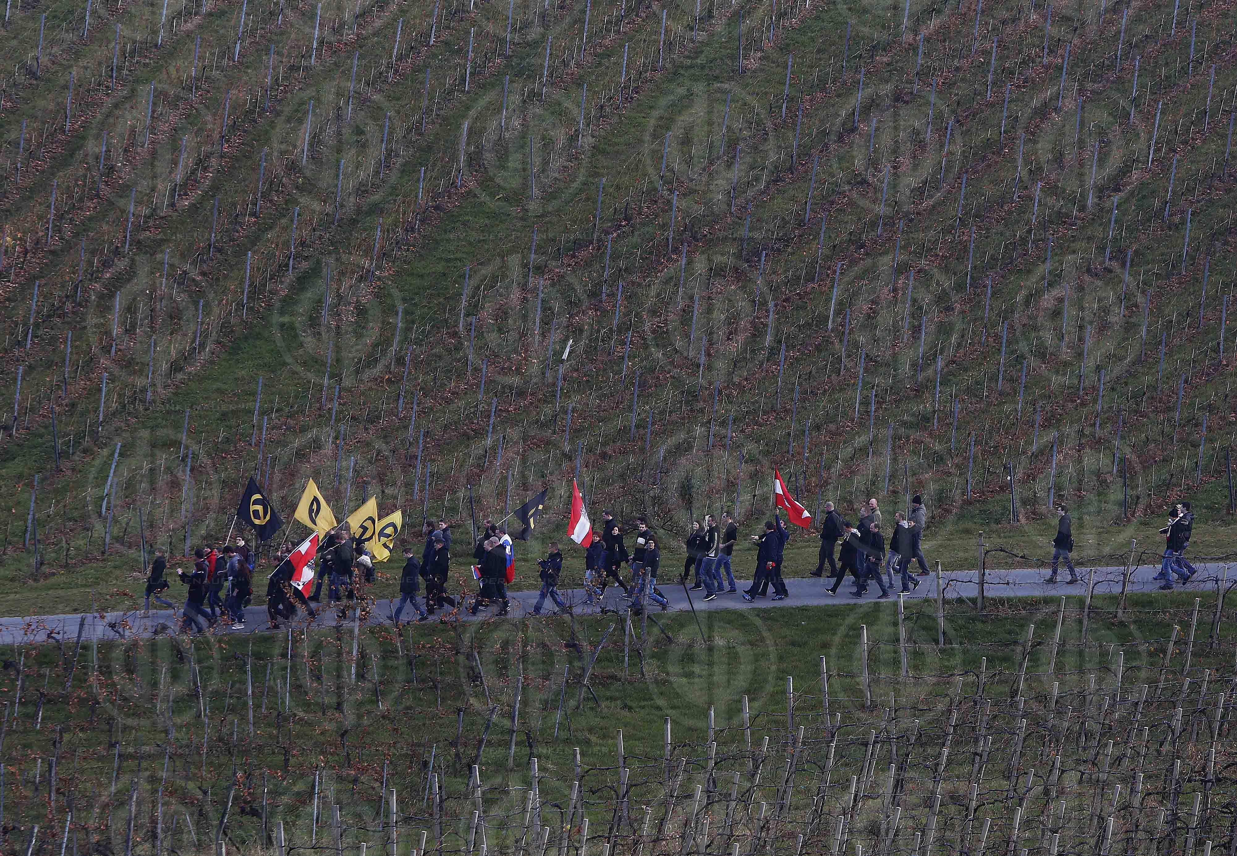 Antifa-Demo und Gegendemo in Spielfeld und Umgebung