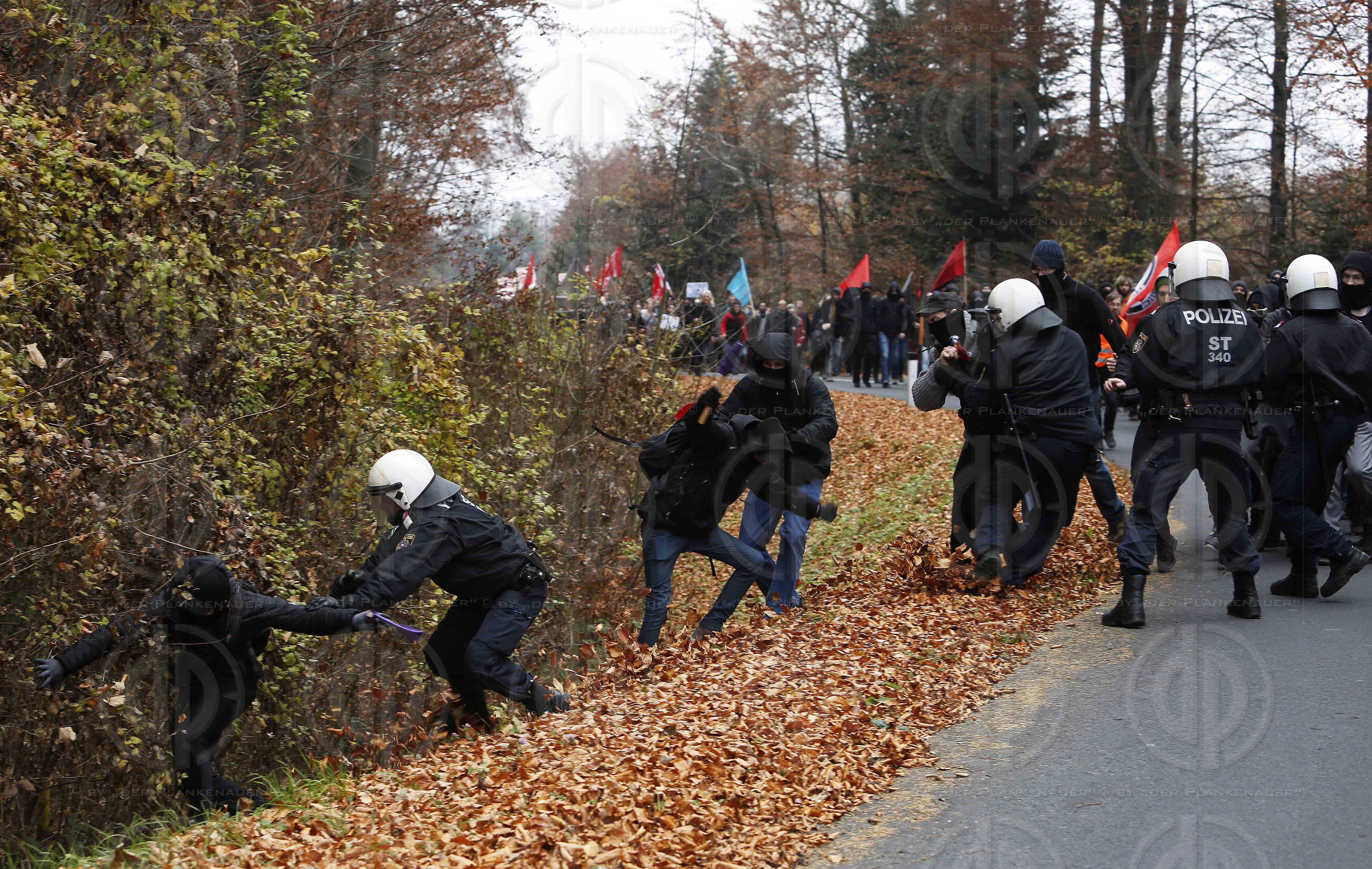 Antifa-Demo und Gegendemo in Spielfeld und Umgebung