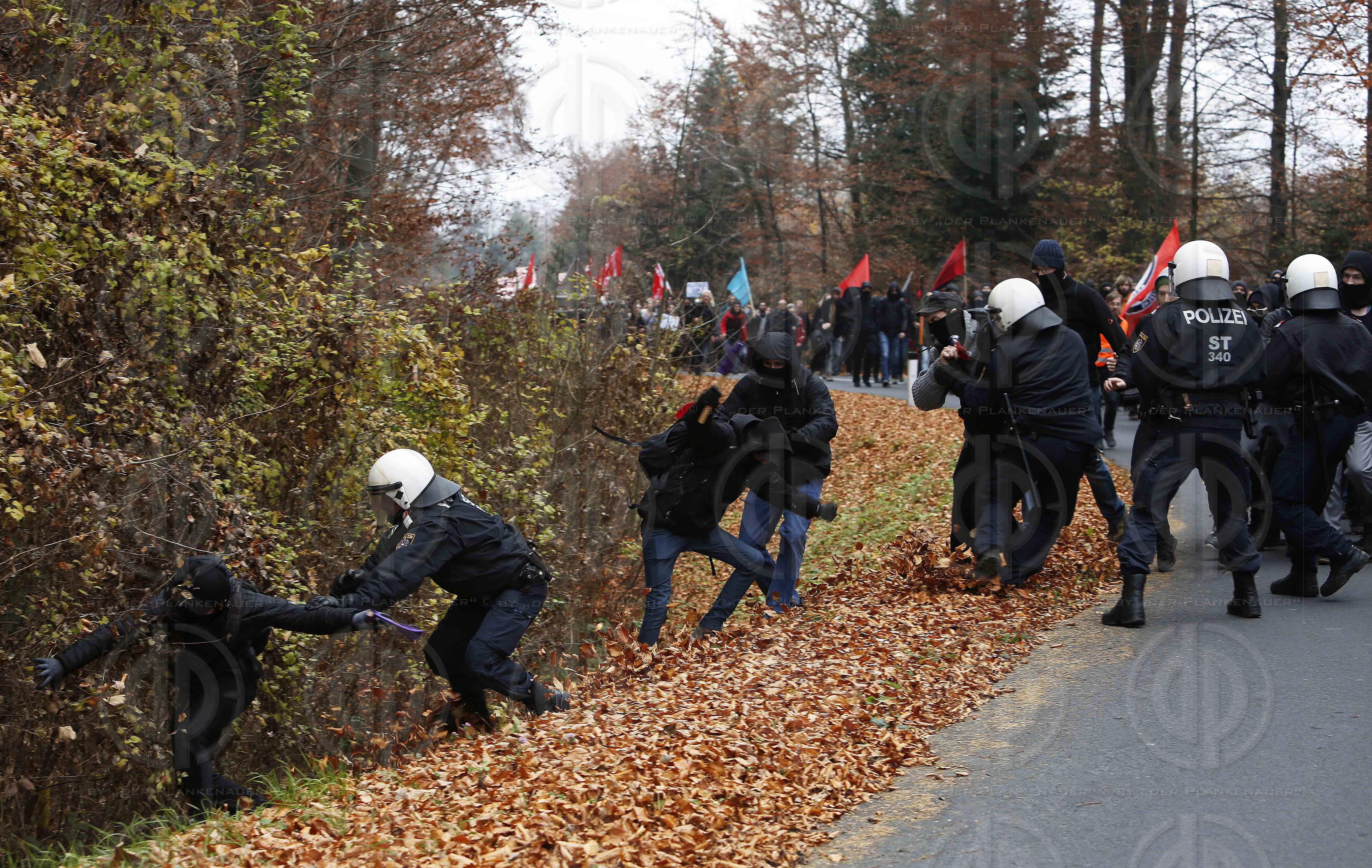 Antifa-Demo und Gegendemo in Spielfeld und Umgebung